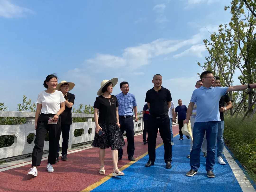 省建設(shè)廳專家組實(shí)地考察了我公司建設(shè)的海綿城市雨水收集利用系統(tǒng)2