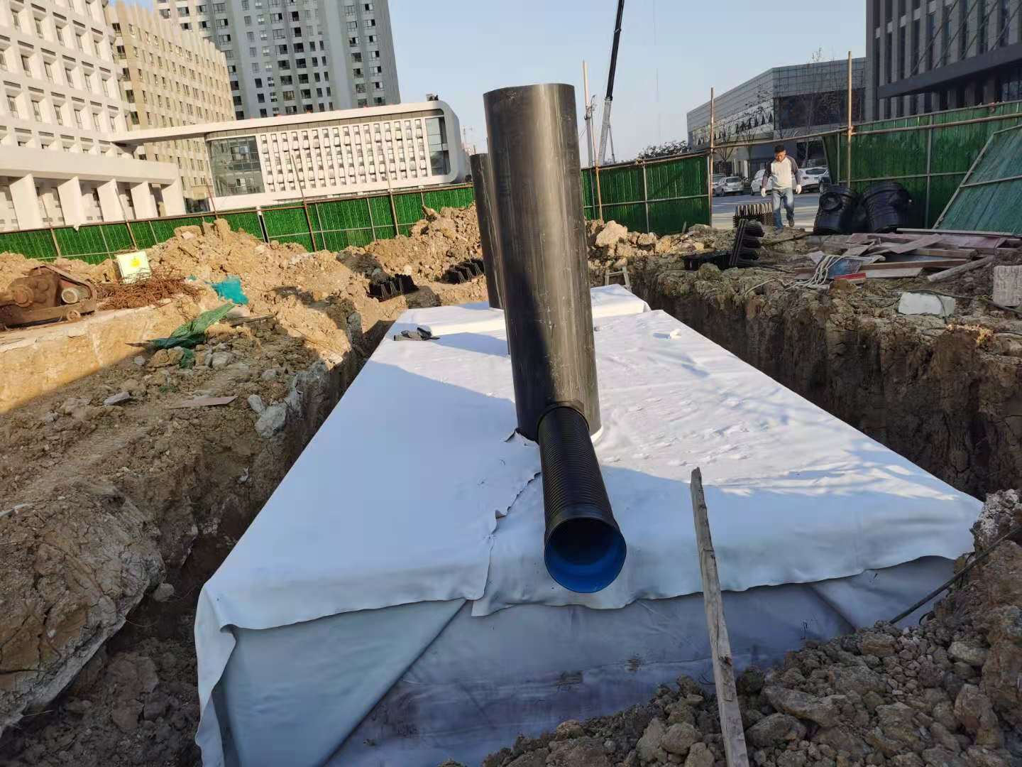 江蘇淮安國聯(lián)醫(yī)療衛(wèi)生服務(wù)中心項目雨水收集回用系統(tǒng)施工6